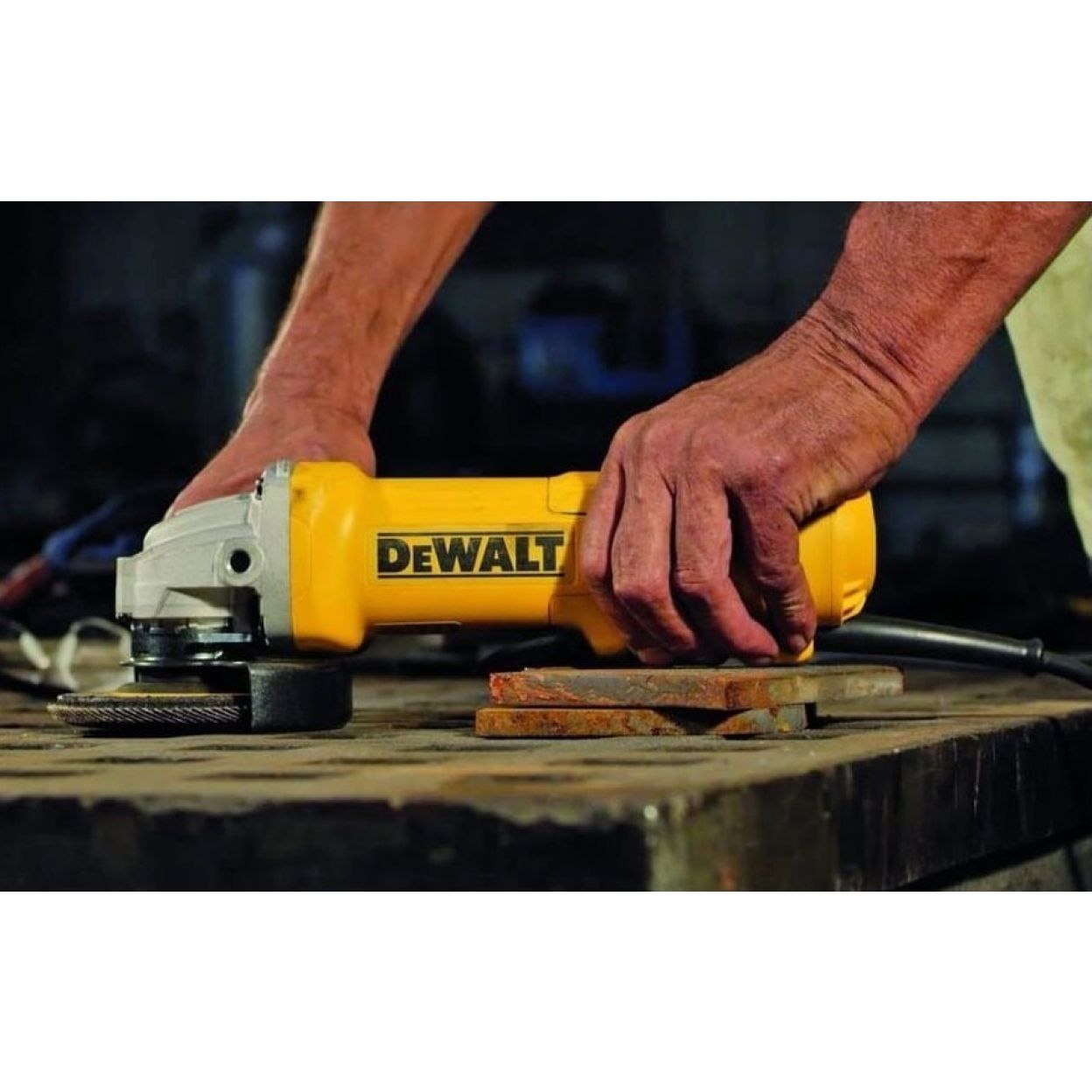 Угловая шлифмашина DEWALT DWE4233, 1400 Вт, 125 мм, 11500 об/мин, (УЦЕНЕННЫЙ ТОВАР) (DWE4233-QS/U)