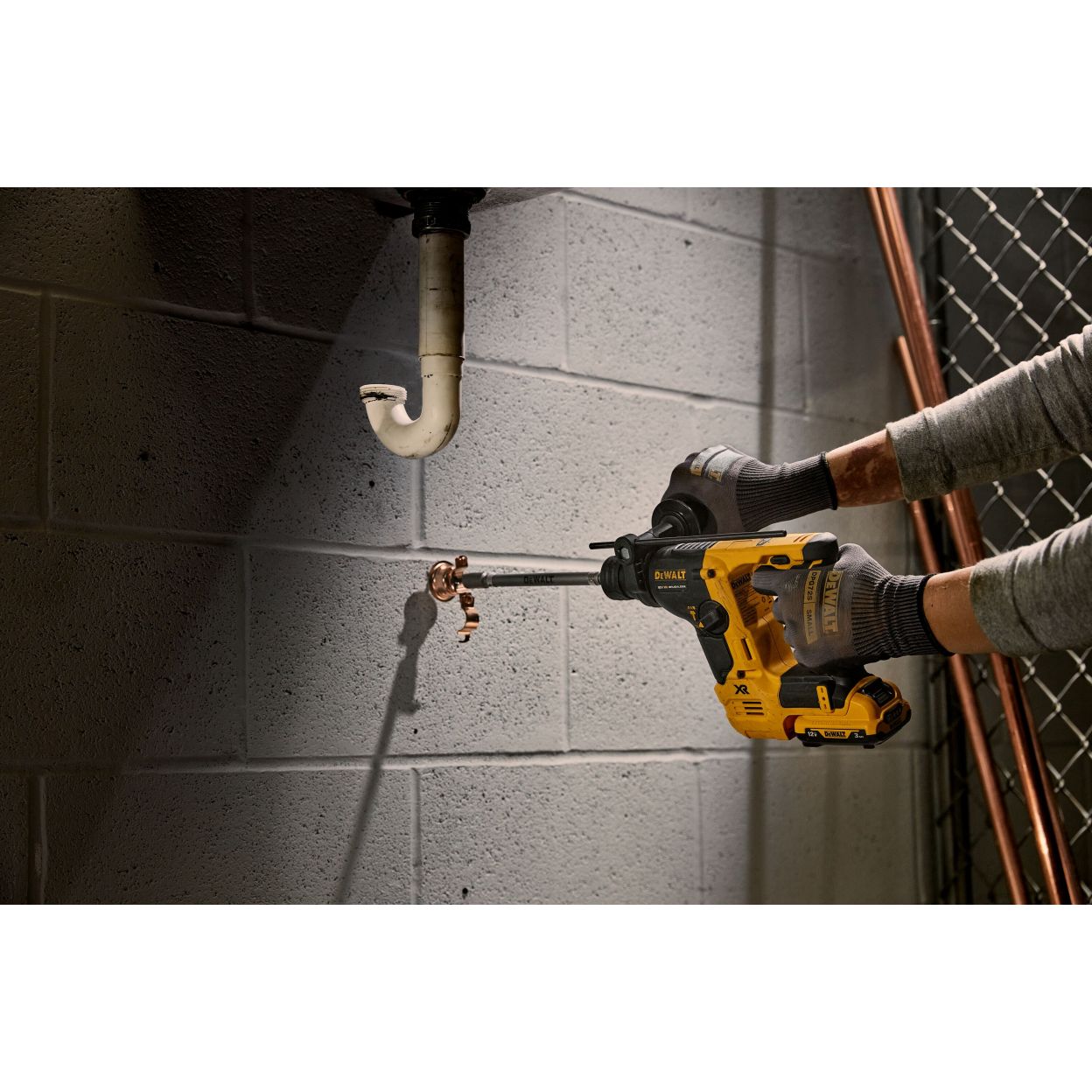 Аккумуляторный набор DEWALT DCK2101L2T, 12 В: дрель-шуруповерт DCD703 + перфоратор DCH072, с 2 АКБ 3 Ач и ЗУ, в кейсе TSTAK