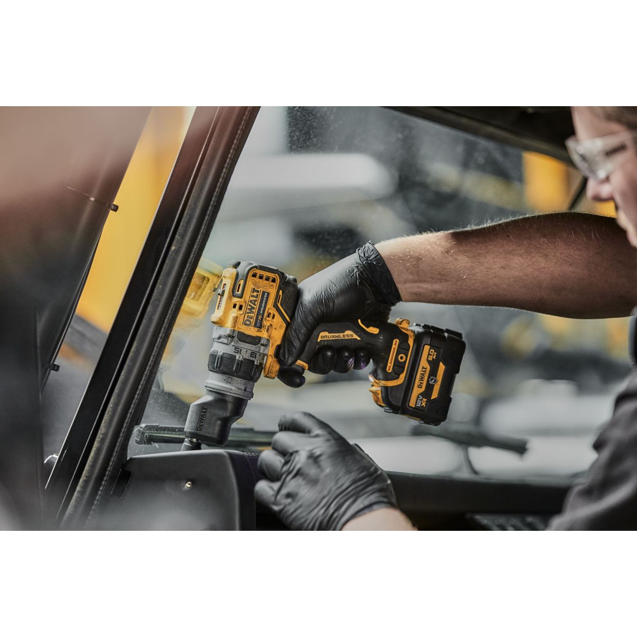 Аккумуляторный набор DEWALT DCK2101L2T, 12 В: дрель-шуруповерт DCD703 + перфоратор DCH072, с 2 АКБ 3 Ач и ЗУ, в кейсе TSTAK