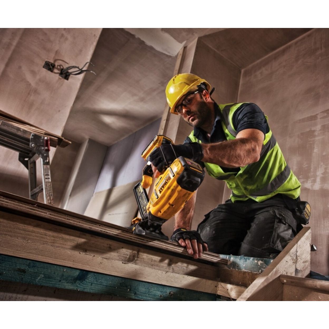 Аккумуляторный скобозабивной пистолет DEWALT DCN682N, 18 В, без АКБ и ЗУ (DCN682N-XJ)