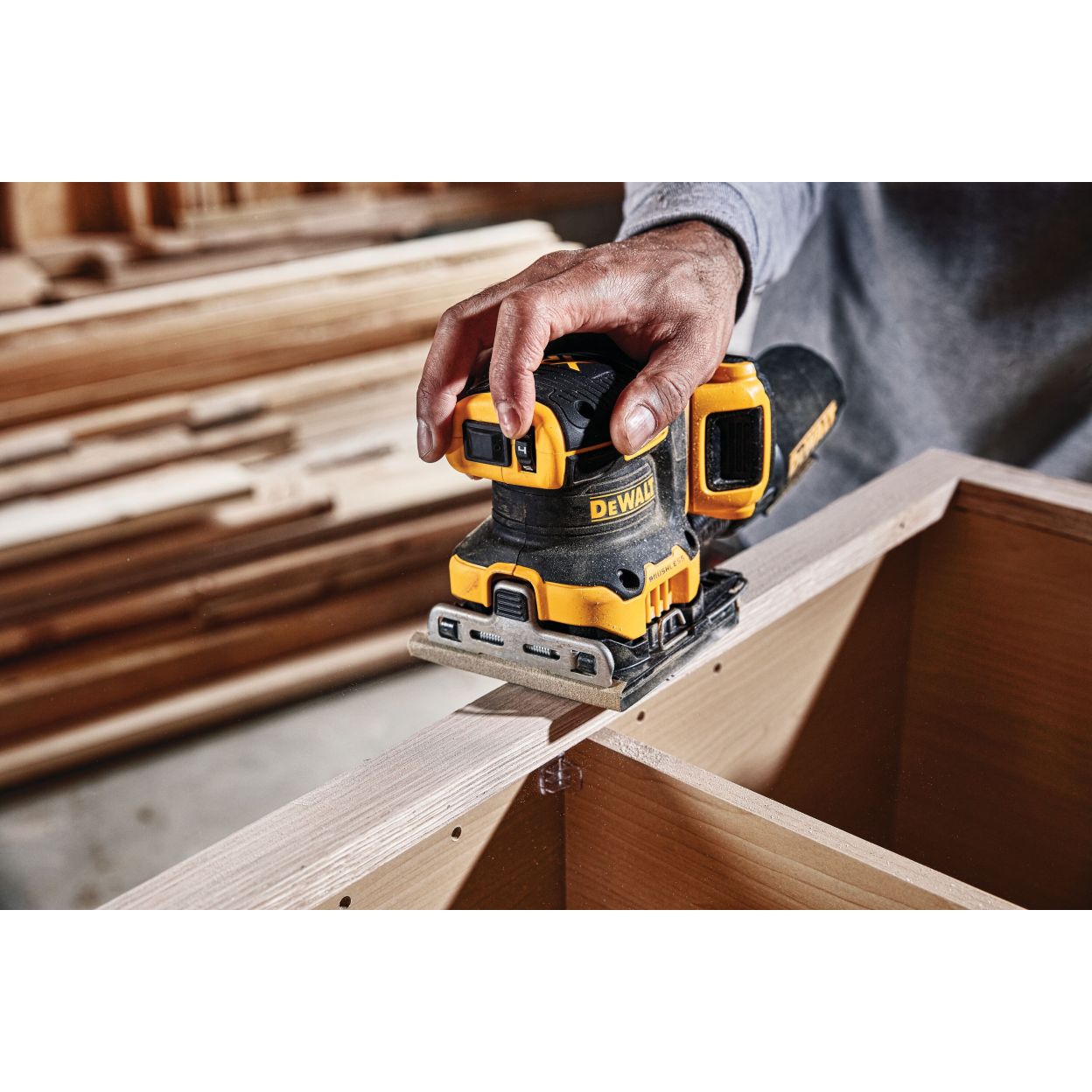 Аккумуляторная плоскошлифовальная машина DEWALT DCW200B, 20 В, 13500 кол/мин, без АКБ и ЗУ (DCW200B-XJ)