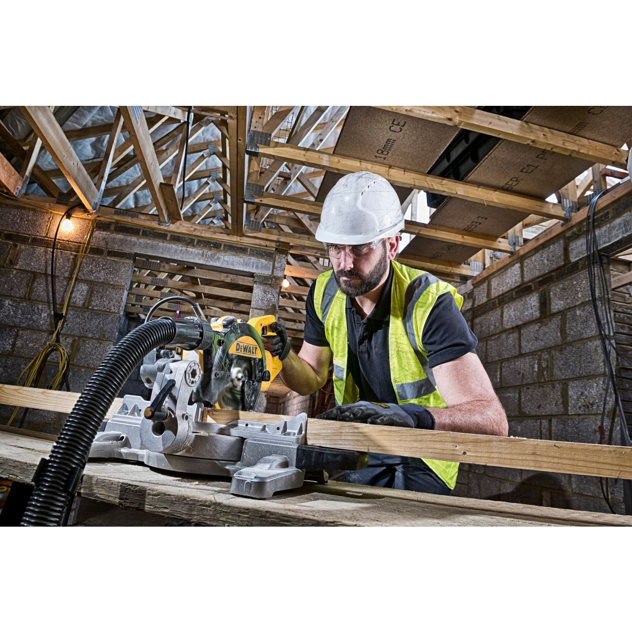 Торцовочная пила DEWALT DWS774, 1400 Вт, 216 мм, 4500 об/мин (DWS774-QS/U), уцененный товар