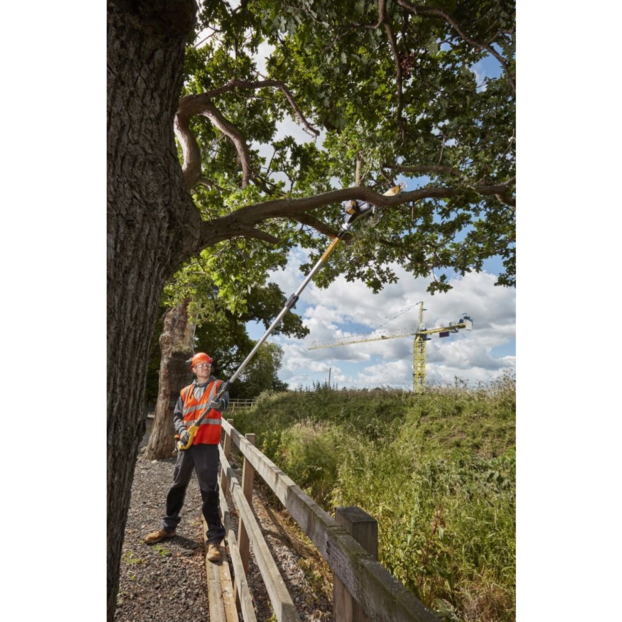 Аккумуляторный сучкорез-высоторез DEWALT DCMPS567P1, 18 В, 20 см, 6.5 м/с, с АКБ 5 Ач и ЗУ (DCMPS567P1-QW)