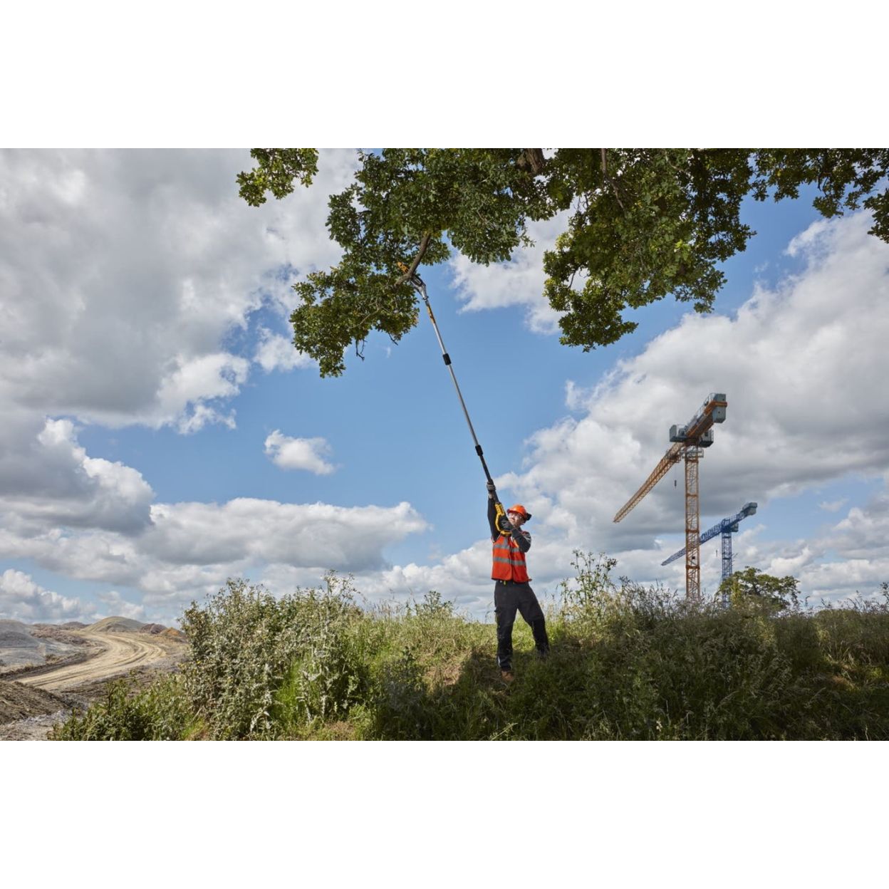 Аккумуляторный сучкорез-высоторез DEWALT DCMPS567P1, 18 В, 20 см, 6.5 м/с, с АКБ 5 Ач и ЗУ (DCMPS567P1-QW)