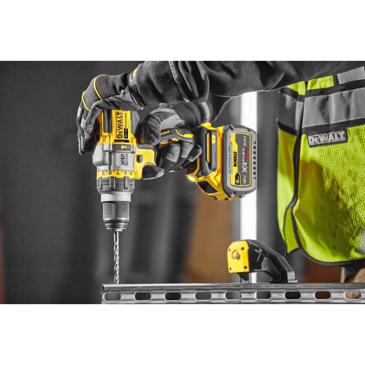 Аккумуляторная дрель-шуруповерт DEWALT DCD999NT, 18 В, 2250 об/мин, 38250 уд/мин, без АКБ и ЗУ, в кейсе TSTAK (DCD999NDWST1-70703)