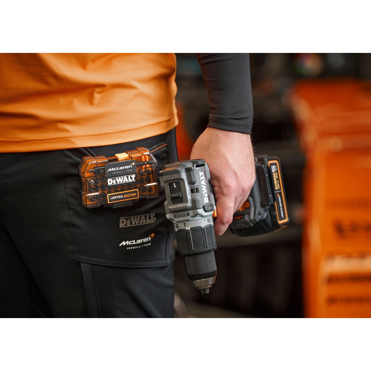 Набор бит DEWALT McLaren Limited Edition DT70901T, PH/PZ/Torx, 25 мм, 32 шт., в кейсе (DT70901T-QZ)