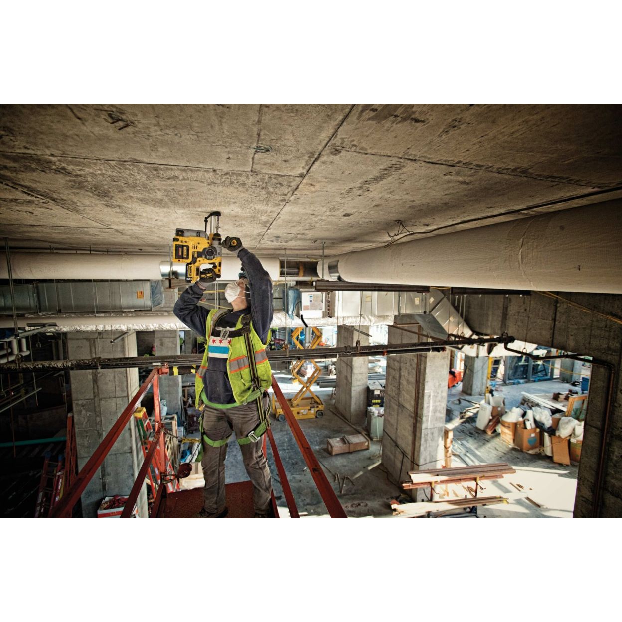 Аккумуляторный перфоратор DEWALT DCH273P1, 18 В, 2.1 Дж, 4600 уд/мин, с АКБ 5 Ач и ЗУ (DCH273P1N-XJ)