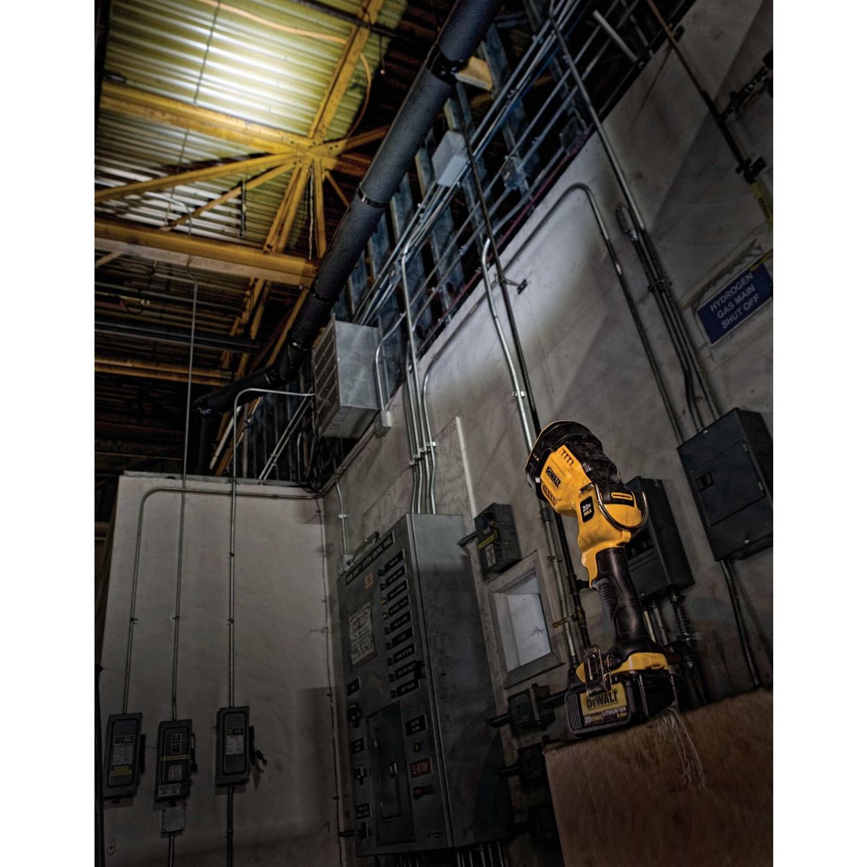 Аккумуляторный фонарь DEWALT DCL043, 18 В, 1000 лм, без АКБ и ЗУ (DCL043-XJ)