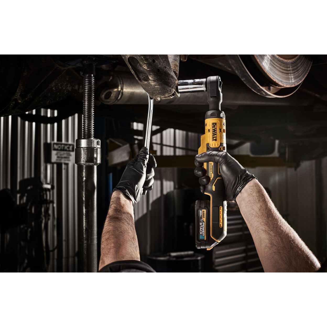 Аккумуляторный угловой гайковерт DEWALT DCF512B, с трещоткой, 20 В, 95 Нм, 250 об/мин, без АКБ и ЗУ (DCF512B-XJ)