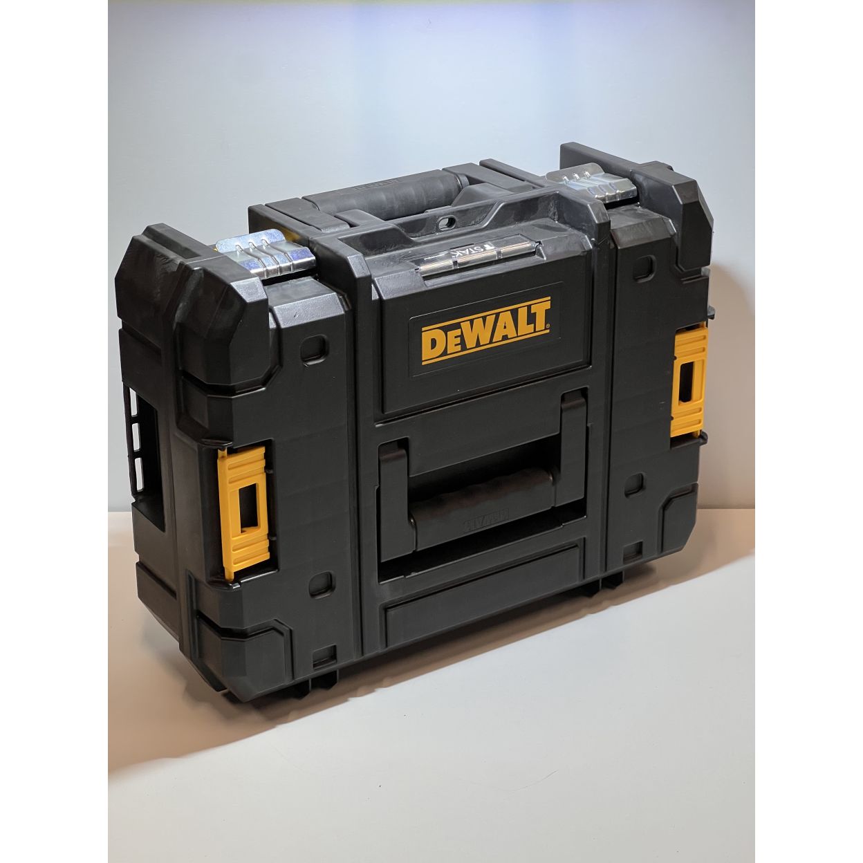 Аккумуляторный гайковерт DEWALT DCF897NT, 18 В, 1627 Нм, 2400 уд/мин, без АКБ и ЗУ, в кейсе TSTAK (УЦЕНЕННЫЙ ТОВАР) (DCF897NT-XJ/U)