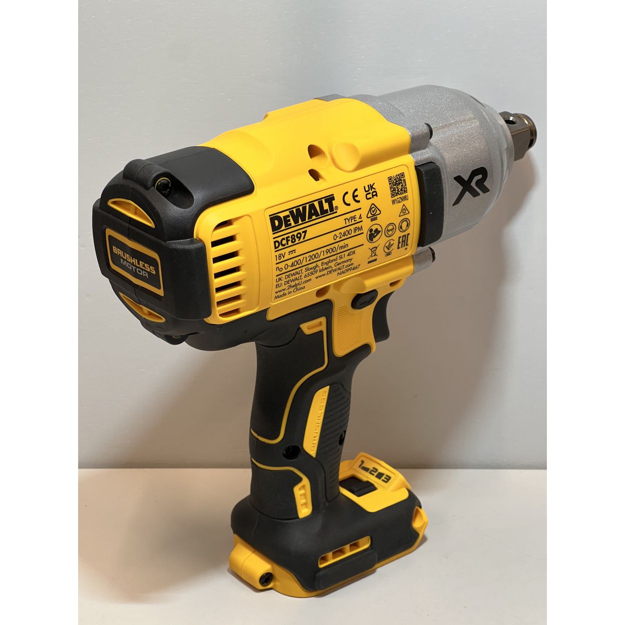 Аккумуляторный гайковерт DEWALT DCF897NT, 18 В, 1627 Нм, 2400 уд/мин, без АКБ и ЗУ, в кейсе TSTAK (УЦЕНЕННЫЙ ТОВАР) (DCF897NT-XJ/U)