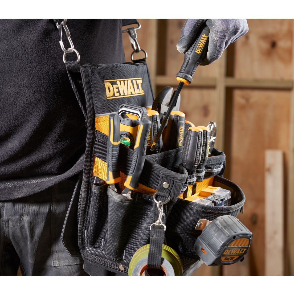 Сумка DEWALT TSTAK DWST83541-1, с наплечным ремнем, 9.8 л
