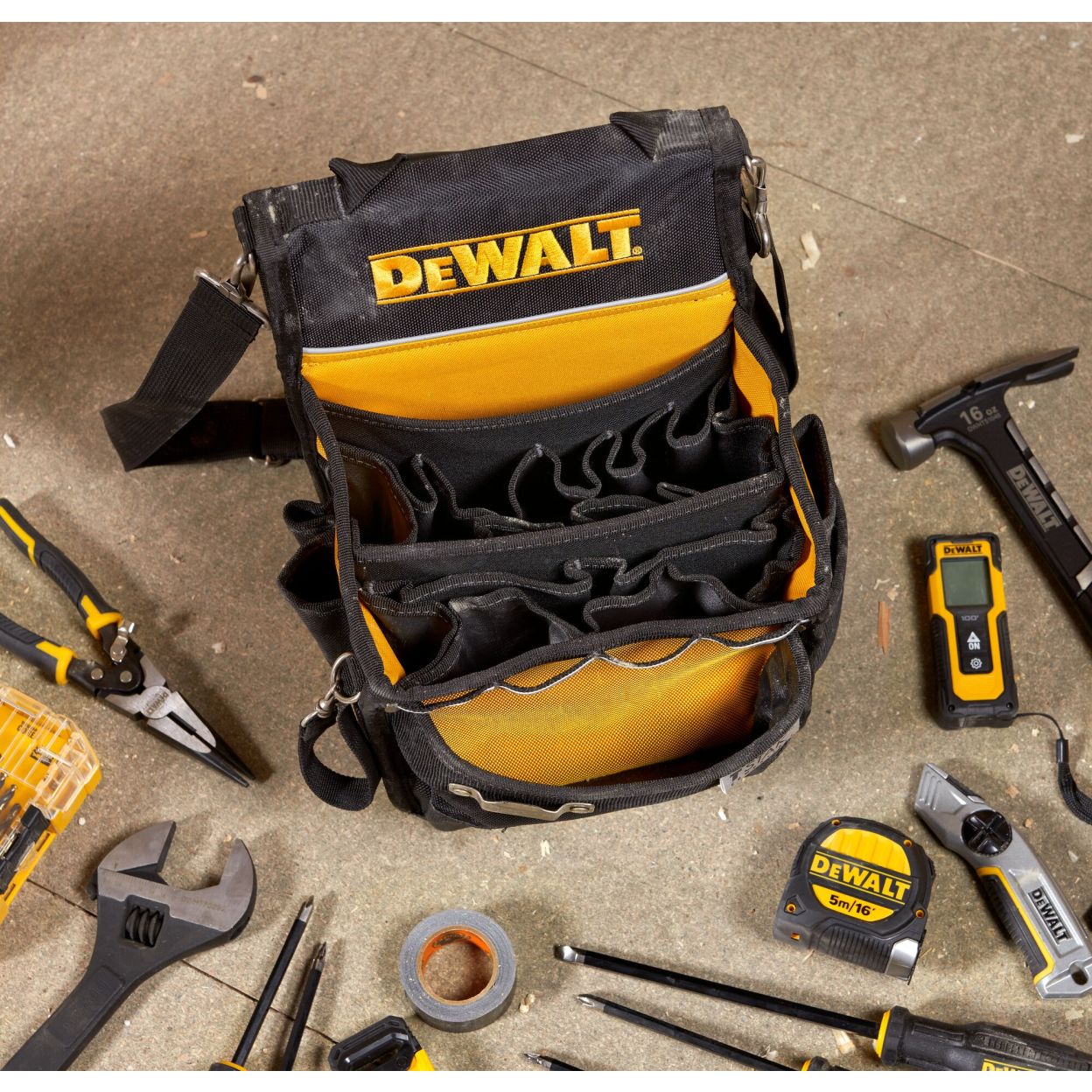Сумка DEWALT TSTAK DWST83541-1, с наплечным ремнем, 9.8 л