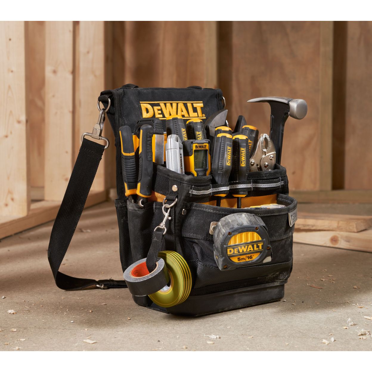 Сумка DEWALT TSTAK DWST83541-1, с наплечным ремнем, 9.8 л