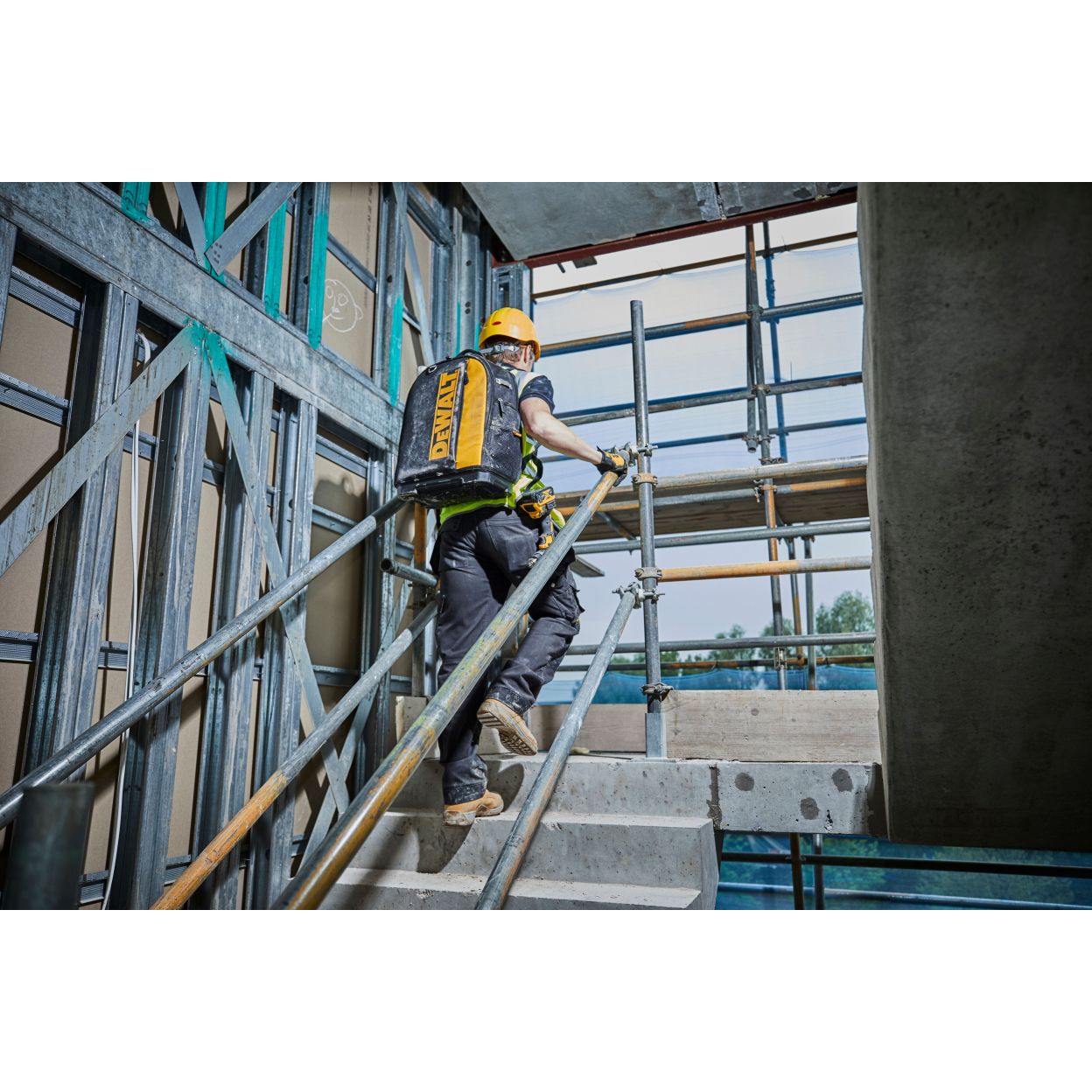 Рюкзак для инструмента DEWALT DWST81690-1, 40 литров