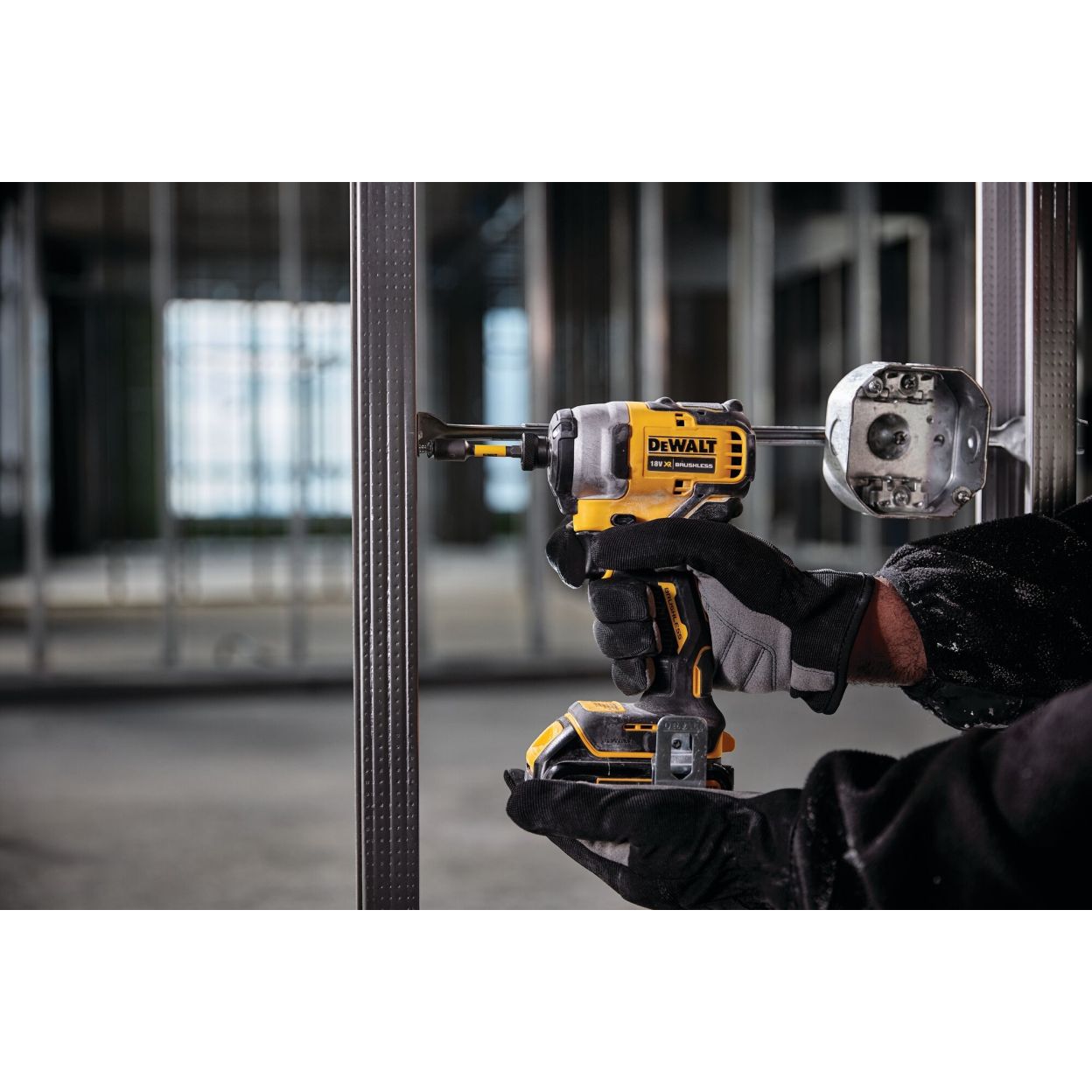 Аккумуляторный набор DEWALT DCK2062E2T, 18 В: дрель-шуруповерт DCD709 + шуруповерт DCF809, с 2 АКБ 1.7 Ач и ЗУ, в кейсе TSTAK