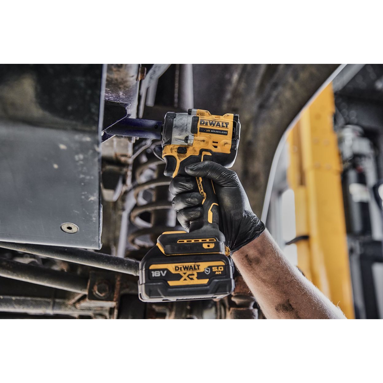 Аккумуляторный гайковерт DEWALT DCF923P1, 18 В, 610 Нм, 3550 уд/мин, с АКБ 5 Ач и ЗУ (DCF923P1N-XJ)