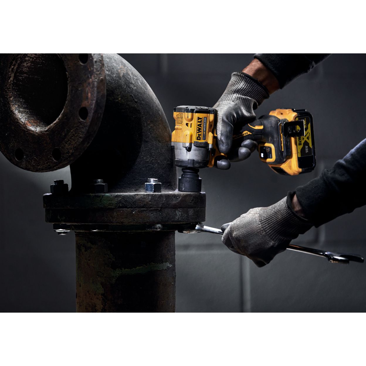 Аккумуляторный гайковерт DEWALT DCF923P1, 18 В, 610 Нм, 3550 уд/мин, с АКБ 5 Ач и ЗУ (DCF923P1N-XJ)