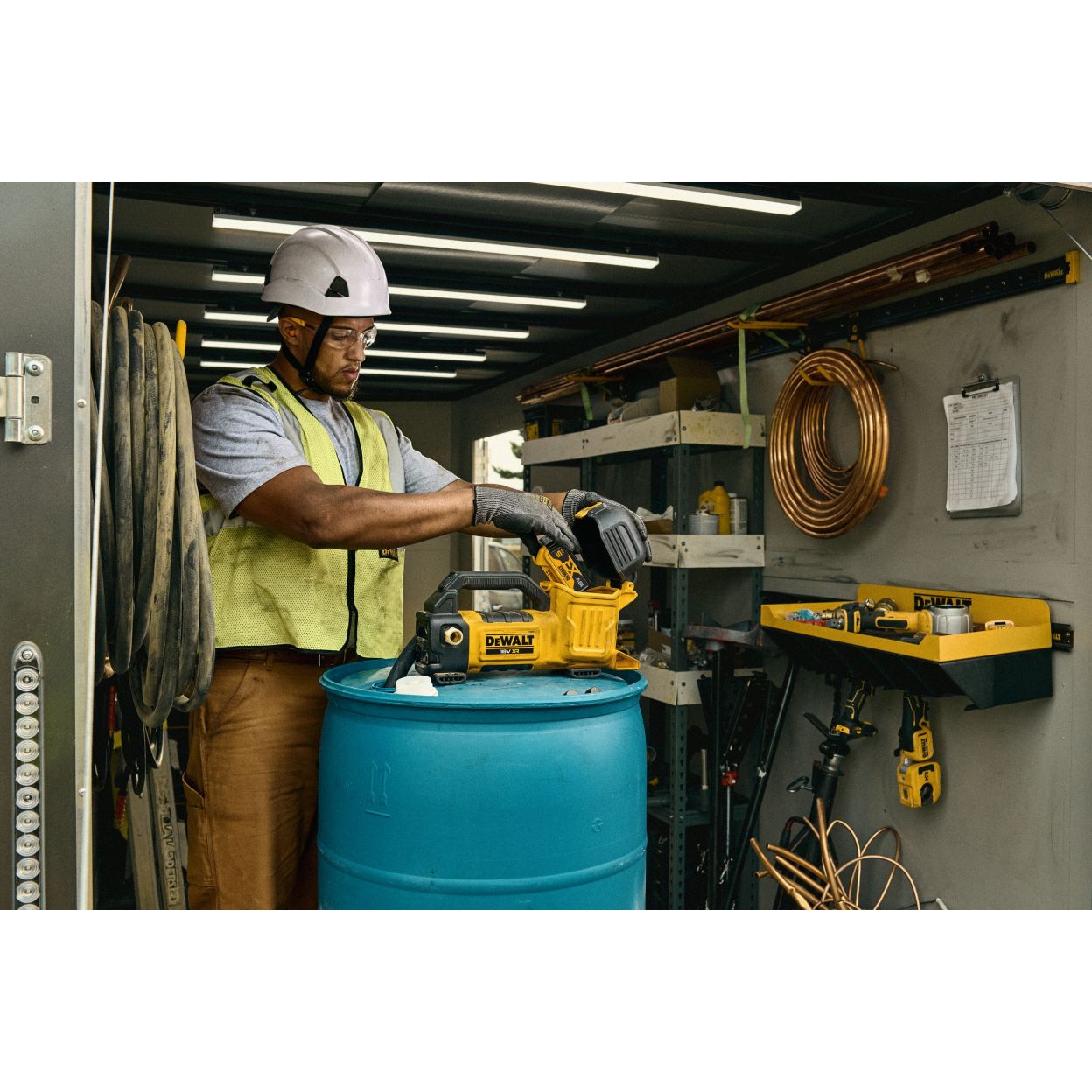 Аккумуляторный насос Makita DCE050N, 18 В, 37.5 л/мин, без АКБ и ЗУ