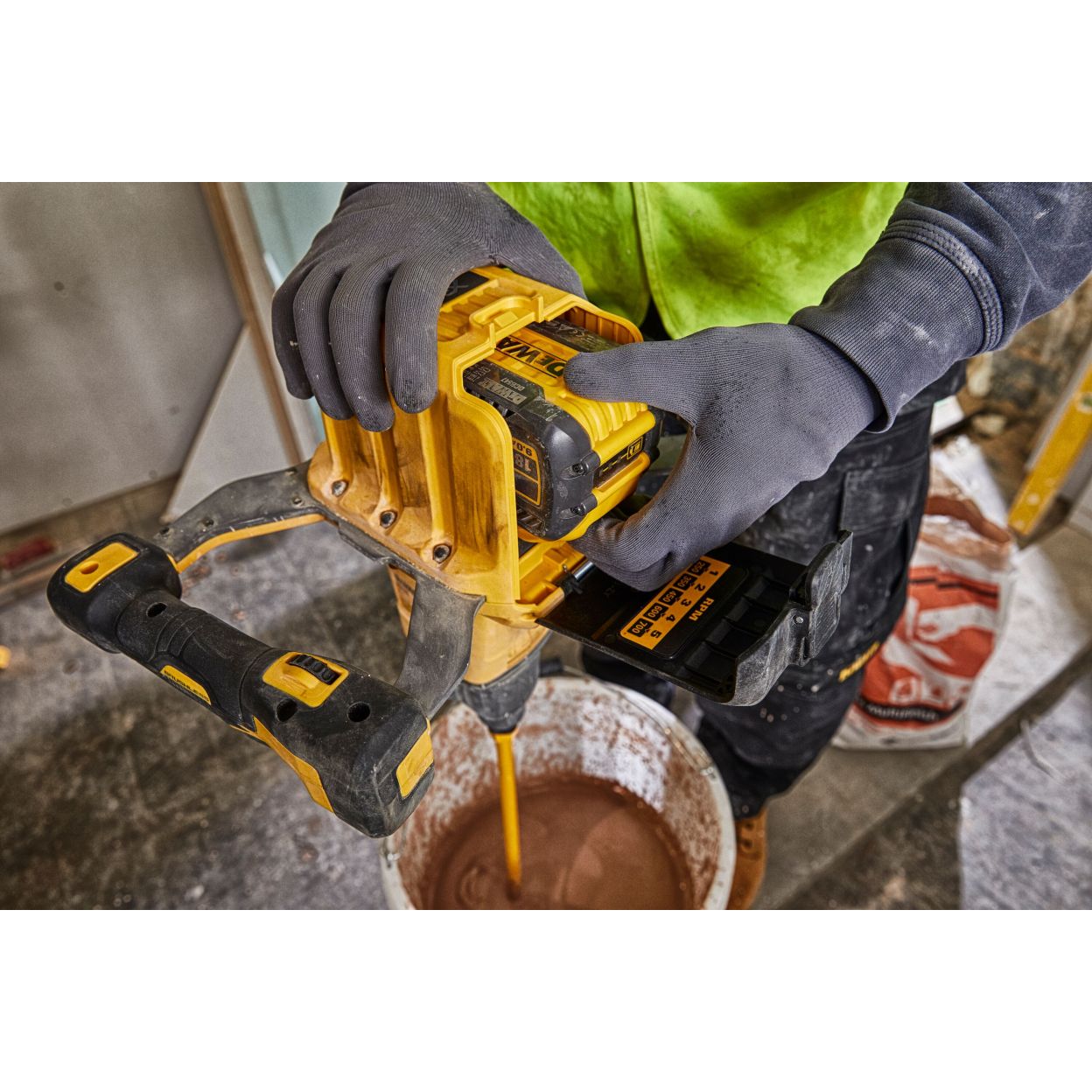 Аккумуляторная дрель-миксер DEWALT DCD240X1, 54 В, 725 об/мин, с АКБ 3 Ач и ЗУ (DCD240X1N-XJ)