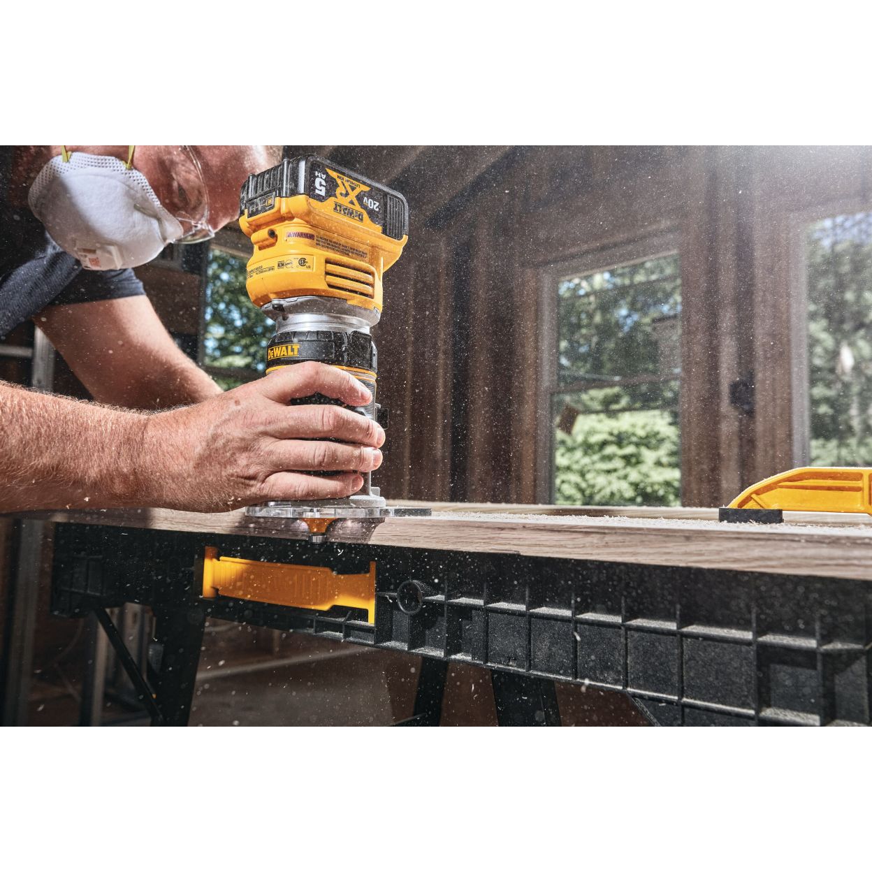 Аккумуляторный кромочный фрезер DEWALT DCW600BP1, 20 В, 25500 об/мин, 55 мм, с АКБ 5 Ач и ЗУ (DCW600BP1-XJ)