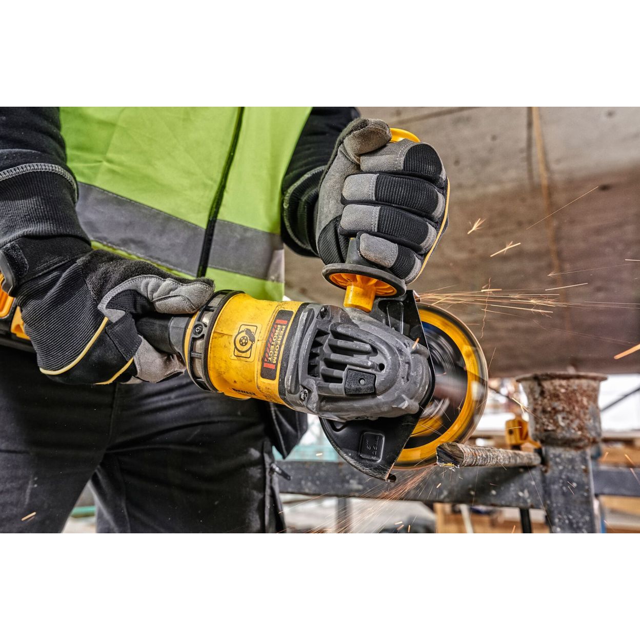 Аккумуляторная угловая шлифмашина DEWALT DCG418Y1, 54 В, 125 мм, 9000 об/мин, с АКБ 2 Ач и ЗУ