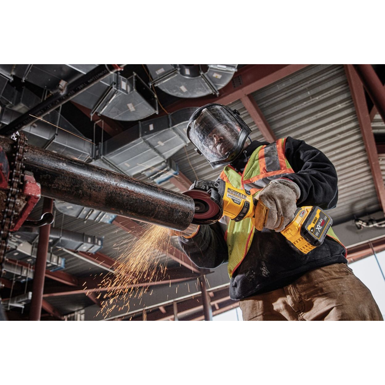Аккумуляторная угловая шлифмашина DEWALT DCG418Y1, 54 В, 125 мм, 9000 об/мин, с АКБ 2 Ач и ЗУ