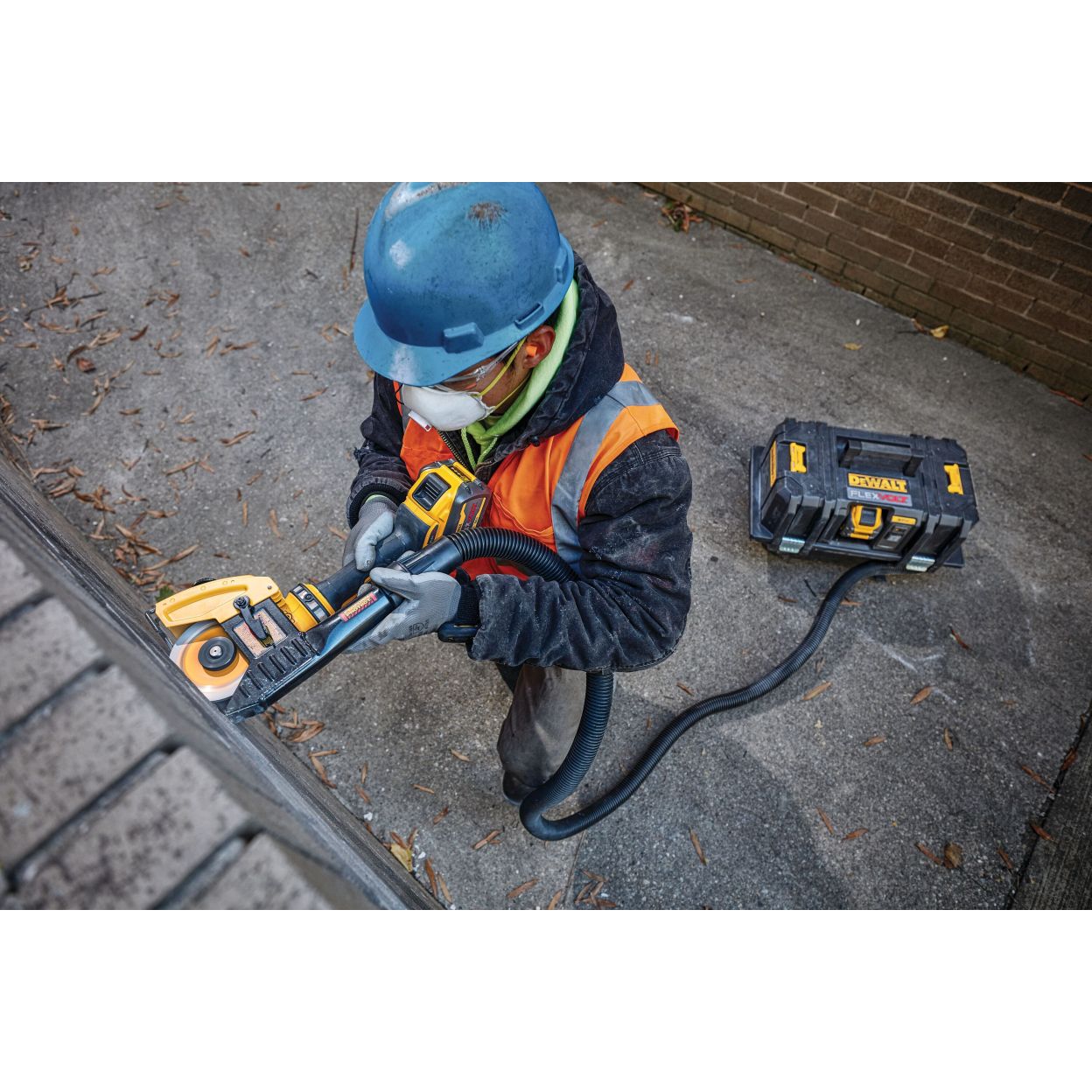 Аккумуляторная угловая шлифмашина DEWALT DCG418Y1, 54 В, 125 мм, 9000 об/мин, с АКБ 2 Ач и ЗУ