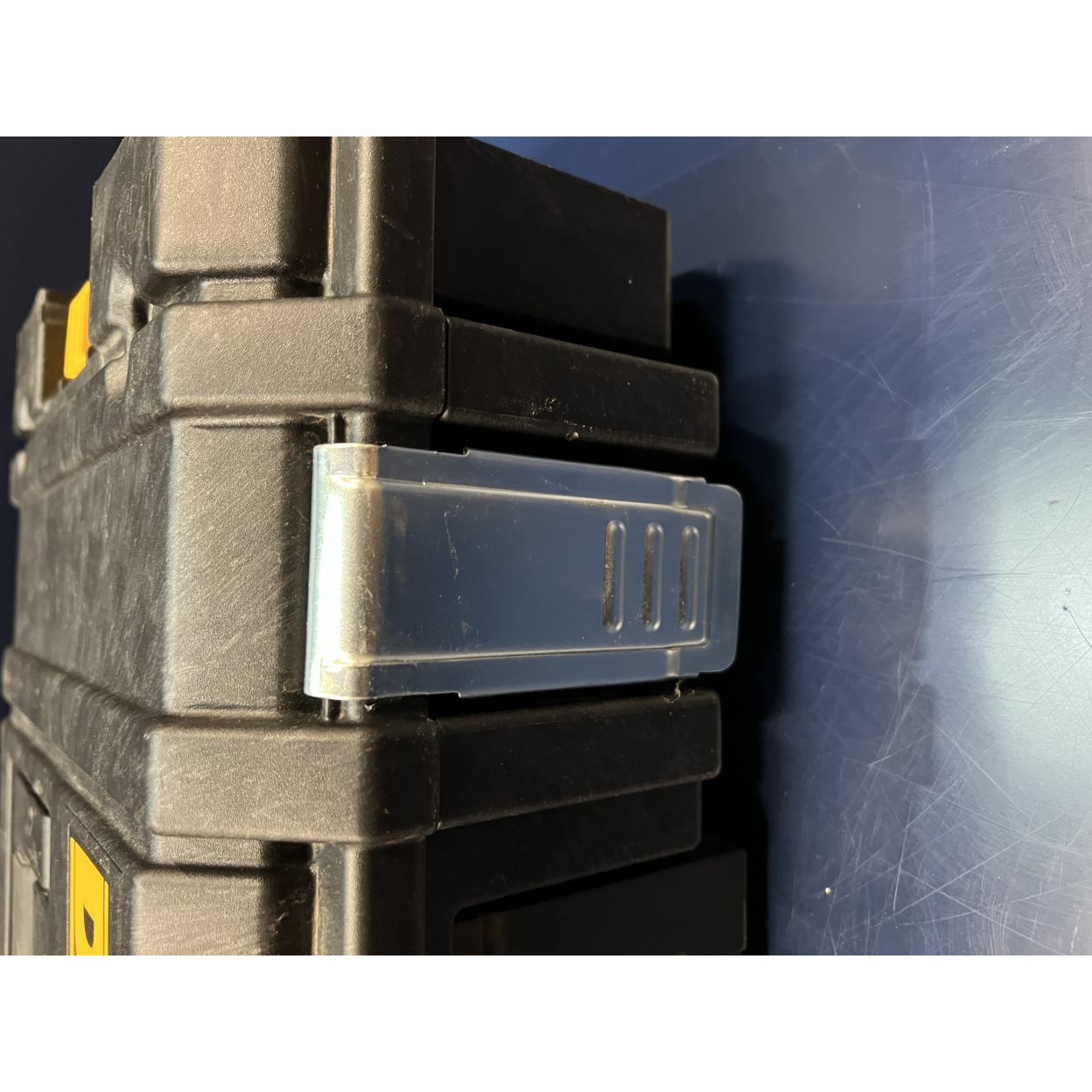 Ящик для инструмента DEWALT TOUGHSYSTEM DS150 (УЦЕНЕННЫЙ ТОВАР) (1-70-321/U)