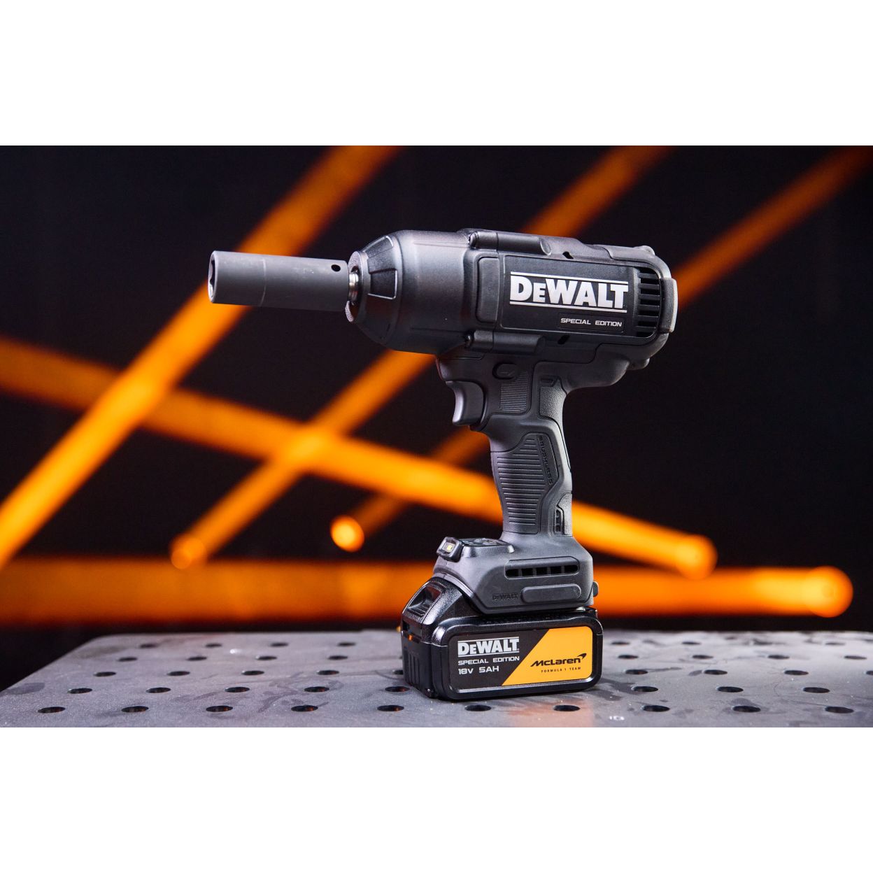 Аккумуляторный гайковерт DEWALT McLaren Limited Edition DCF99MP2T, 18 В, 1898 Нм, 2200 уд/мин, с 2 АКБ 5 Ач и ЗУ, в кейсе TSTAK