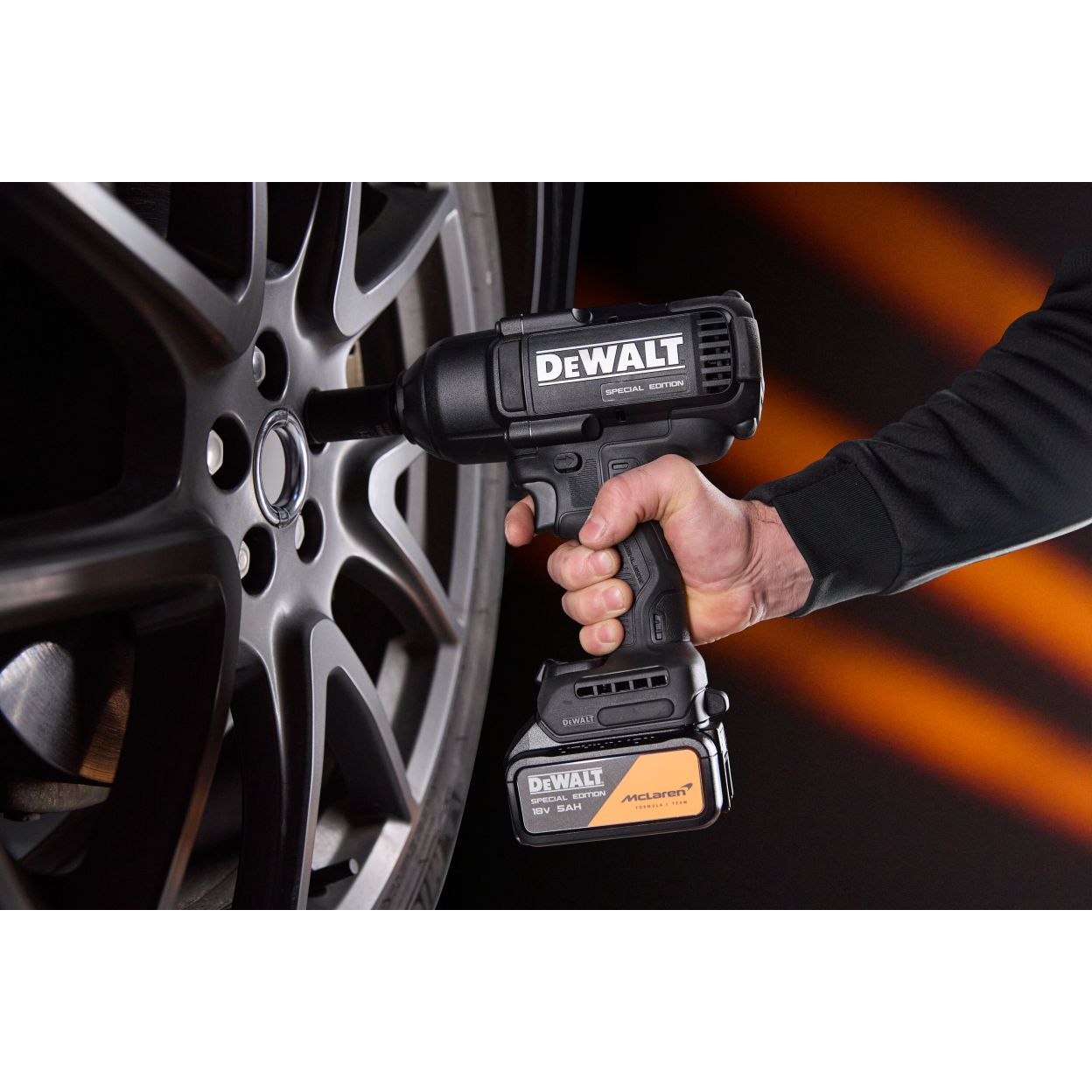 Аккумуляторный гайковерт DEWALT McLaren Limited Edition DCF99MP2T, 18 В, 1898 Нм, 2200 уд/мин, с 2 АКБ 5 Ач и ЗУ, в кейсе TSTAK