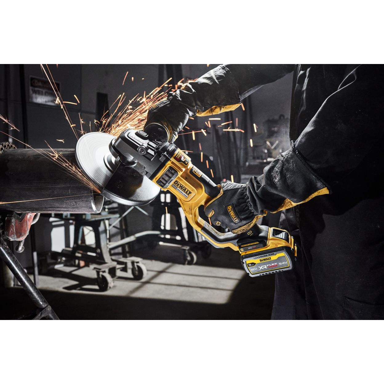 Аккумуляторная угловая шлифмашина DEWALT DCG460NK, 54 В, 230 мм, 6000 об/мин, без АКБ и ЗУ, в кейсе (DCG460NK-XJ)