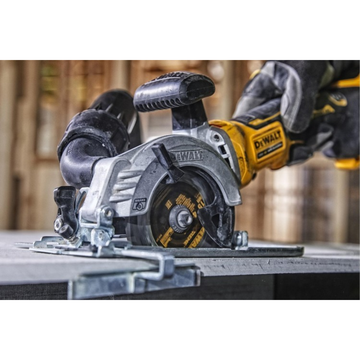 Аккумуляторная дисковая пила DEWALT DCS571E1T, 18 В, 115 мм, 4500 об/мин, с АКБ 1.7 Ач и ЗУ, в кейсе TSTAK (DCS571E1T-XJ)