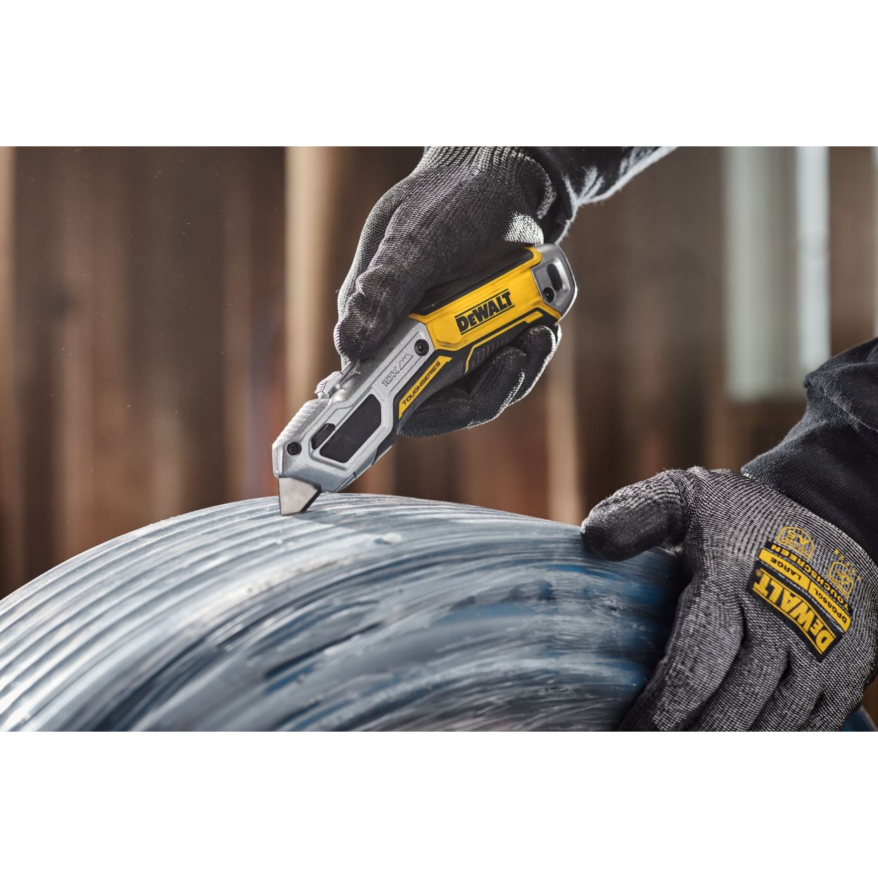 Нож DEWALT TOUGHSERIES DWHT10999-0, с выдвижным лезвием (DWHT10999-0)