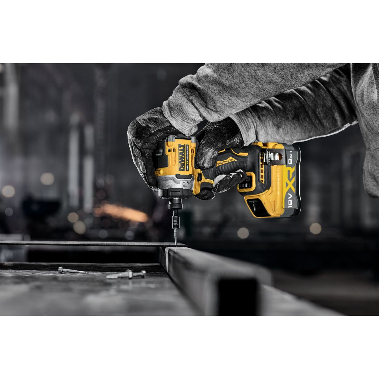 Аккумуляторный шуруповерт DEWALT DCF860E2T, 18 В, 282 Нм, 4500 уд/мин, с 2 АКБ 1.7 Ач и ЗУ, в кейсе TSTAK (DCF860E2T-QW)