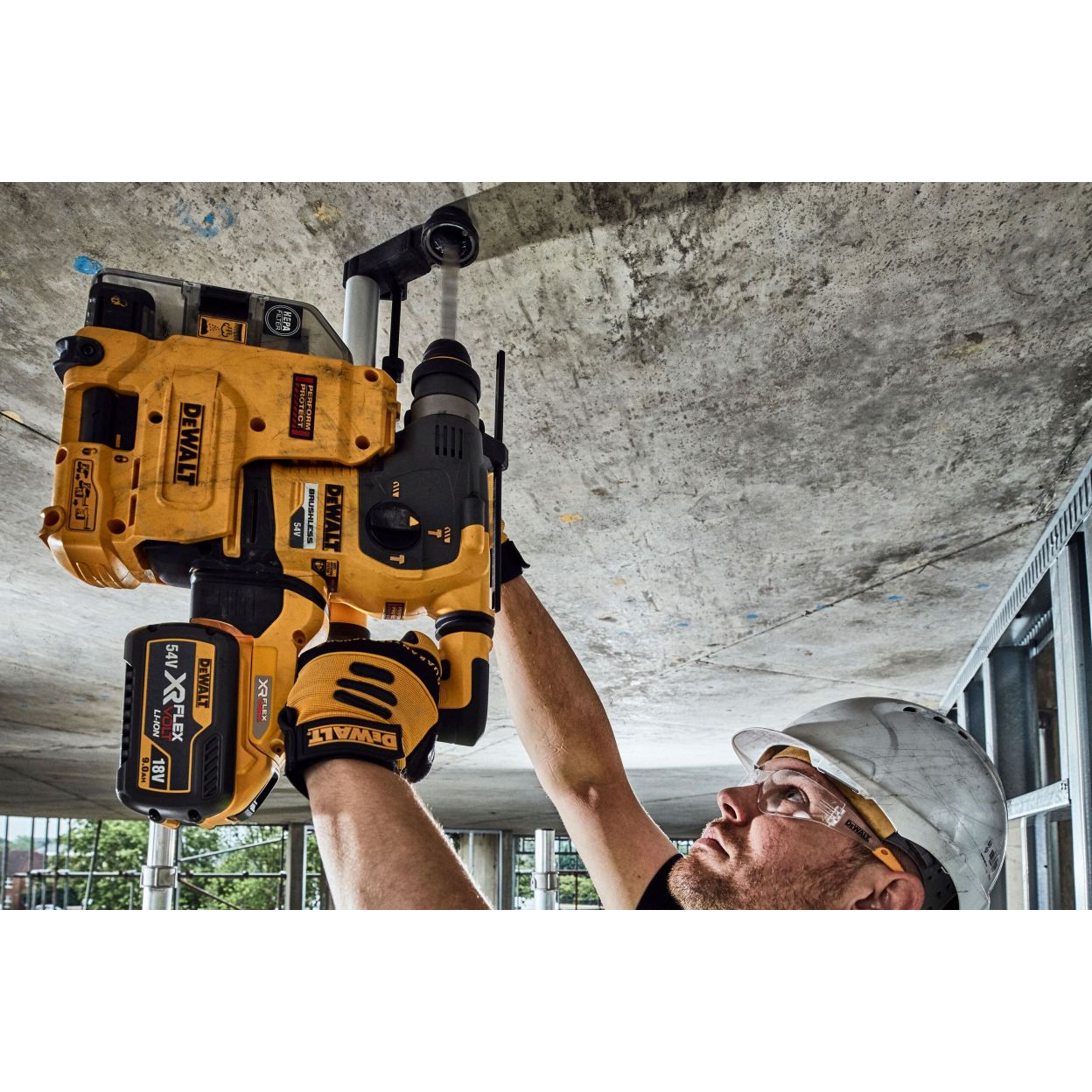 Аккумуляторный перфоратор DEWALT DCH335X2, 54 В, 3.5 Дж, 4480 уд/мин, с 2 АКБ 3 Ач и ЗУ, в кейсе (DCH335X2-QW)