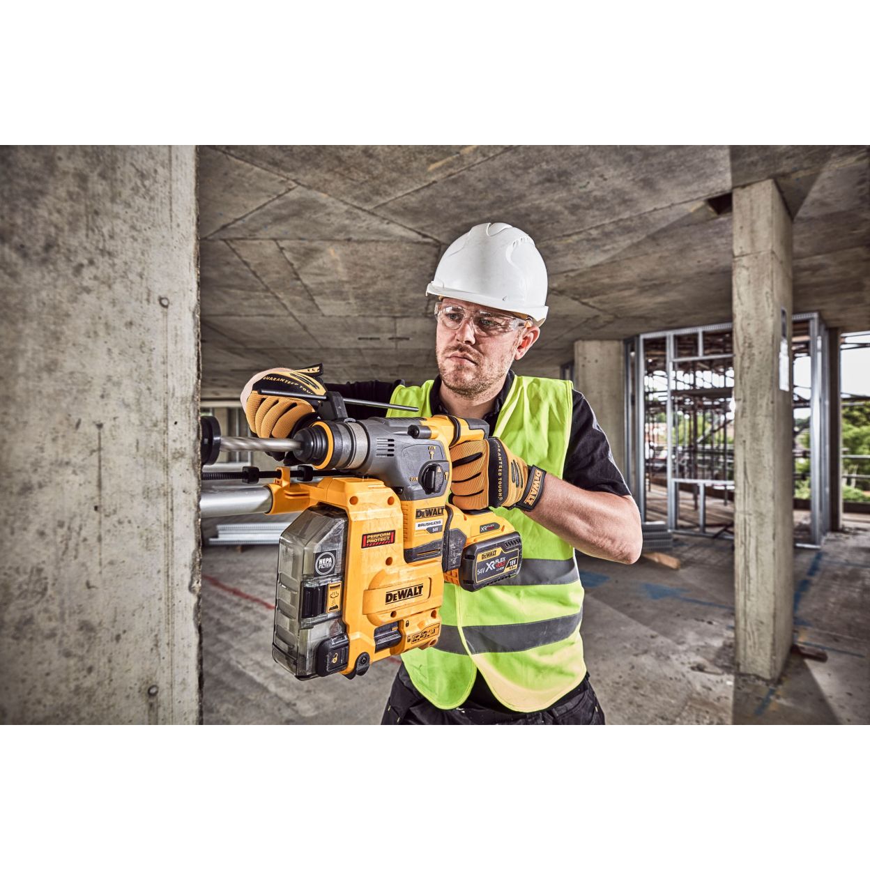 Аккумуляторный перфоратор DEWALT DCH335X2, 54 В, 3.5 Дж, 4480 уд/мин, с 2 АКБ 3 Ач и ЗУ, в кейсе (DCH335X2-QW)