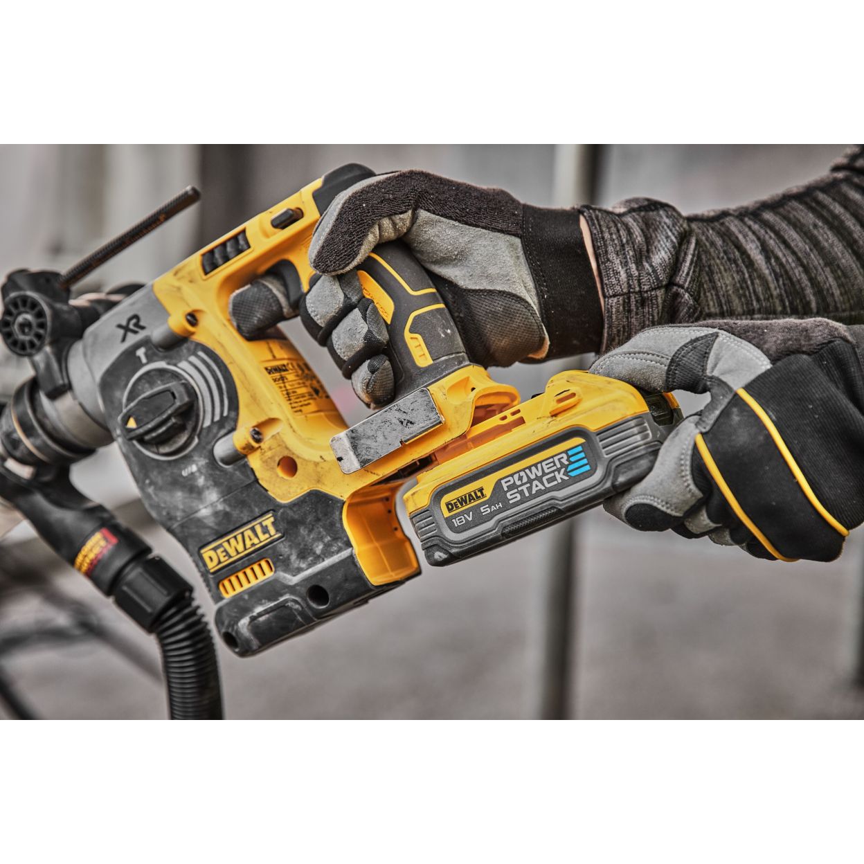 Аккумуляторный перфоратор DEWALT DCH273S2T, 18 В, 2.1 Дж, 4600 уд/мин, с 2 АКБ 3.5 Ач и ЗУ, в кейсе TSTAK (DCH273S2T-QW)