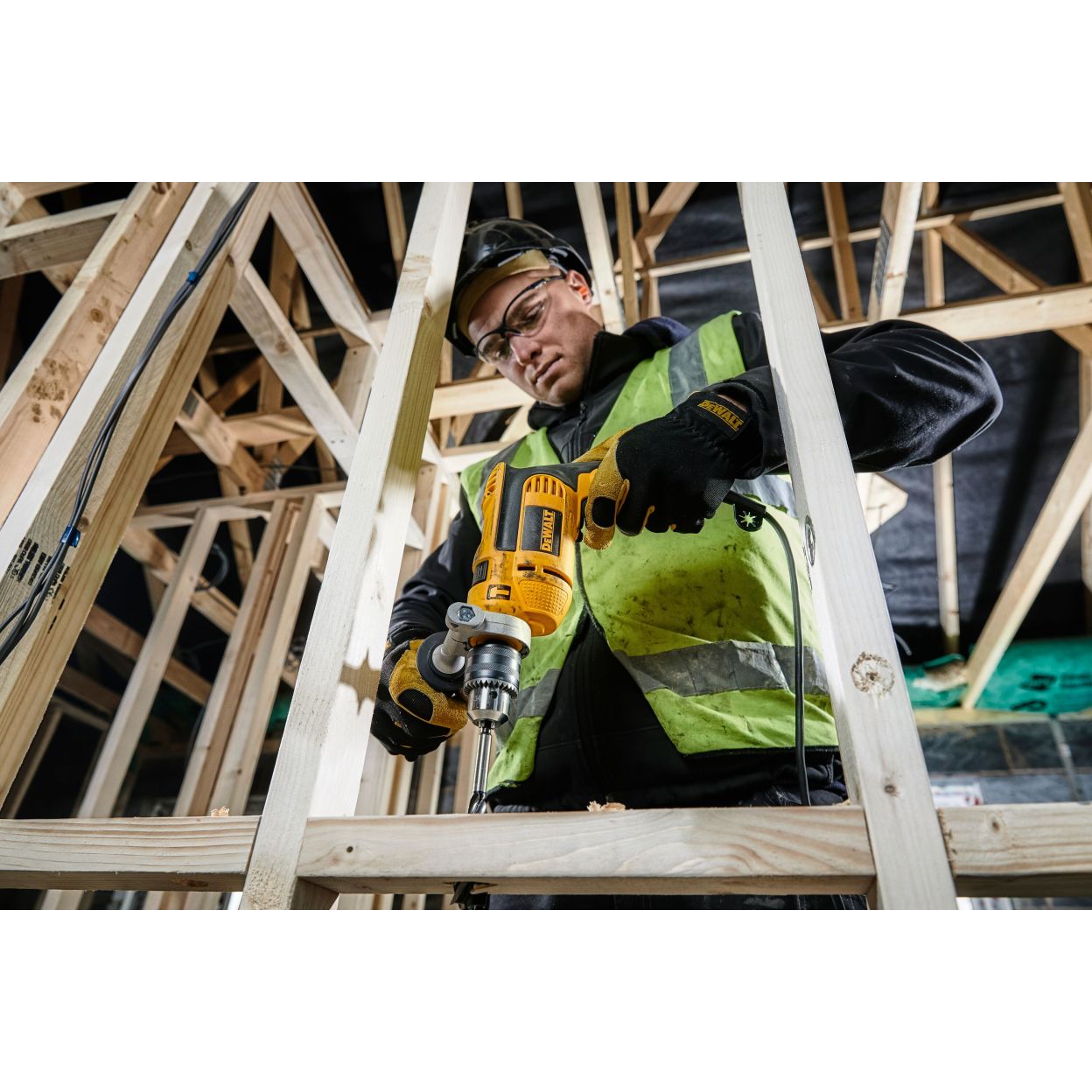 Ударная дрель DEWALT DWD024K, 650 Вт, 2800 об/мин, 47600 уд/мин, в кейсе (DWD024K-QS)