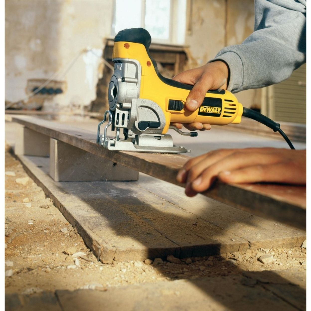 Лобзик с корпусной рукояткой DEWALT DW333KT, 701 Вт, в кейсе