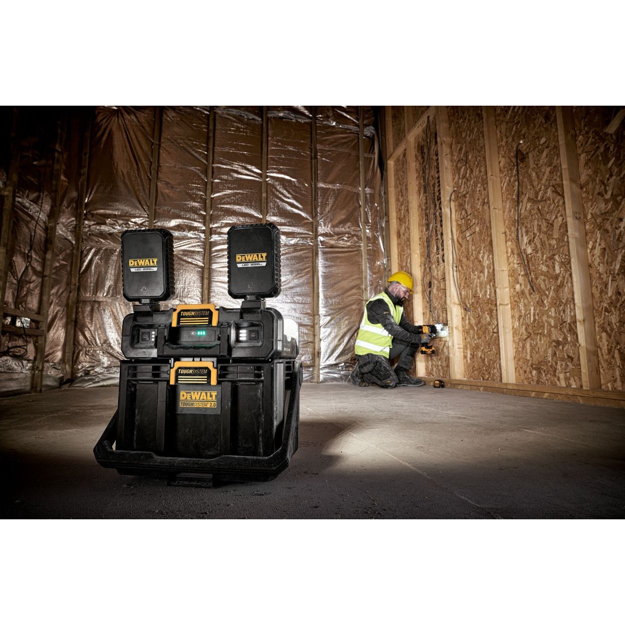 Ящик для инструмента DEWALT TOUGHSYSTEM DWST08061-1, c прожекторами, 4000 лм, 14 л