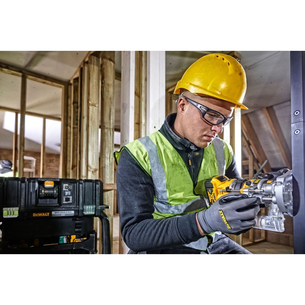 Аккумуляторный вертикальный фрезер DEWALT DCW604NT, 18 В, 25500 об/мин, 55 мм, без АКБ и ЗУ, в кейсе TSTAK (DCW604NT-XJ)