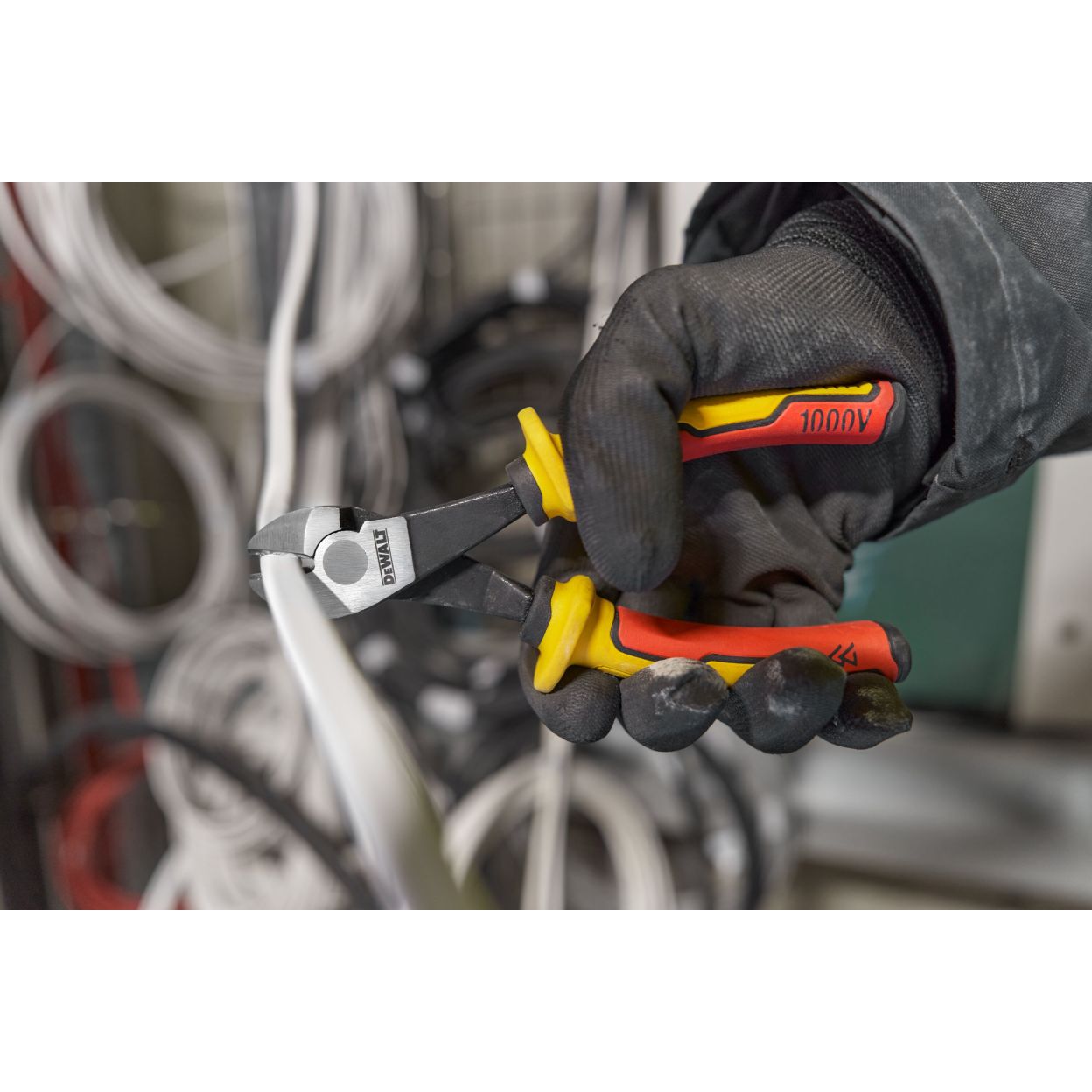 Диагональные кусачки DEWALT DWHT82801-0, с токоизолирующими рукоятками, 16 см