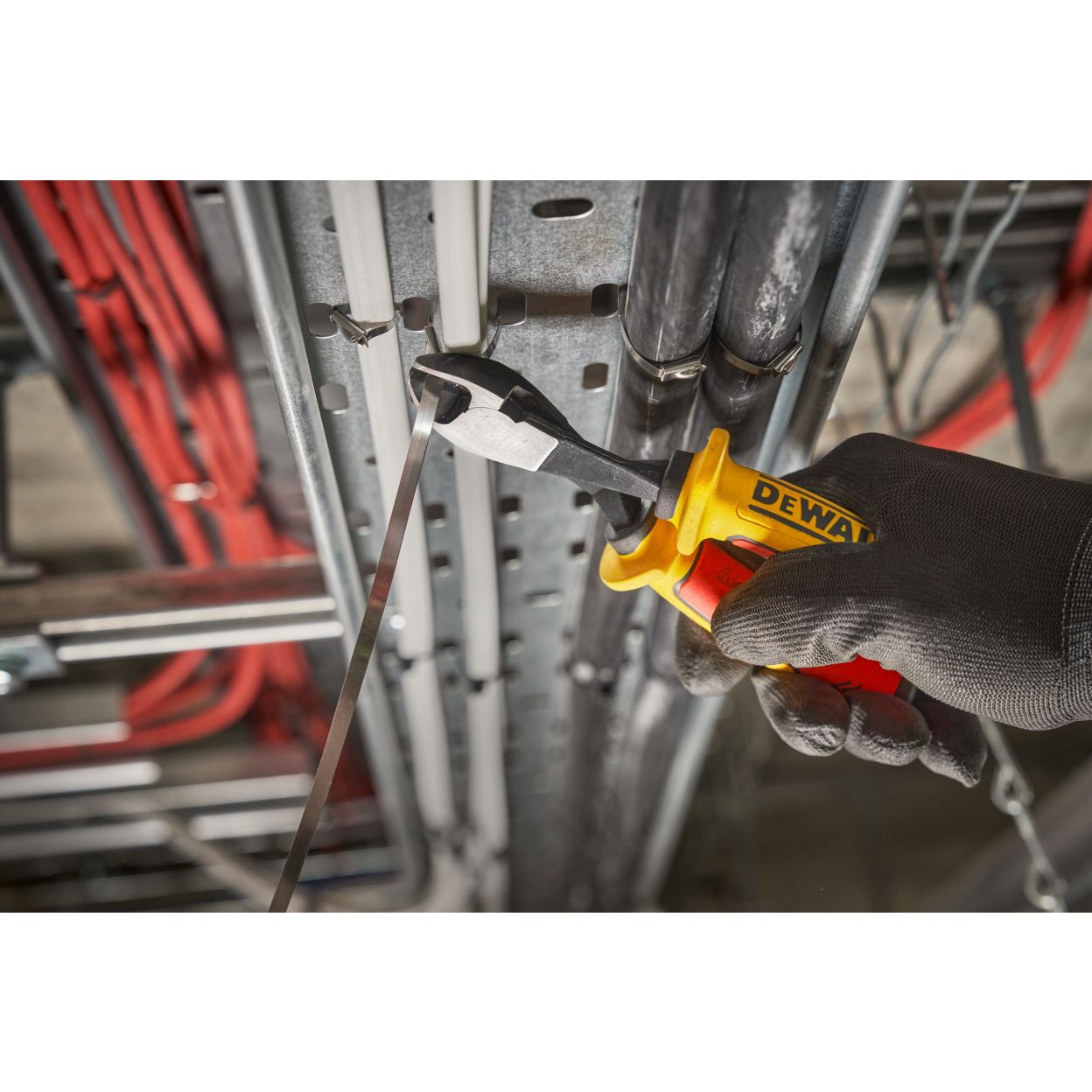 Диагональные кусачки DEWALT DWHT82801-0, с токоизолирующими рукоятками, 16 см