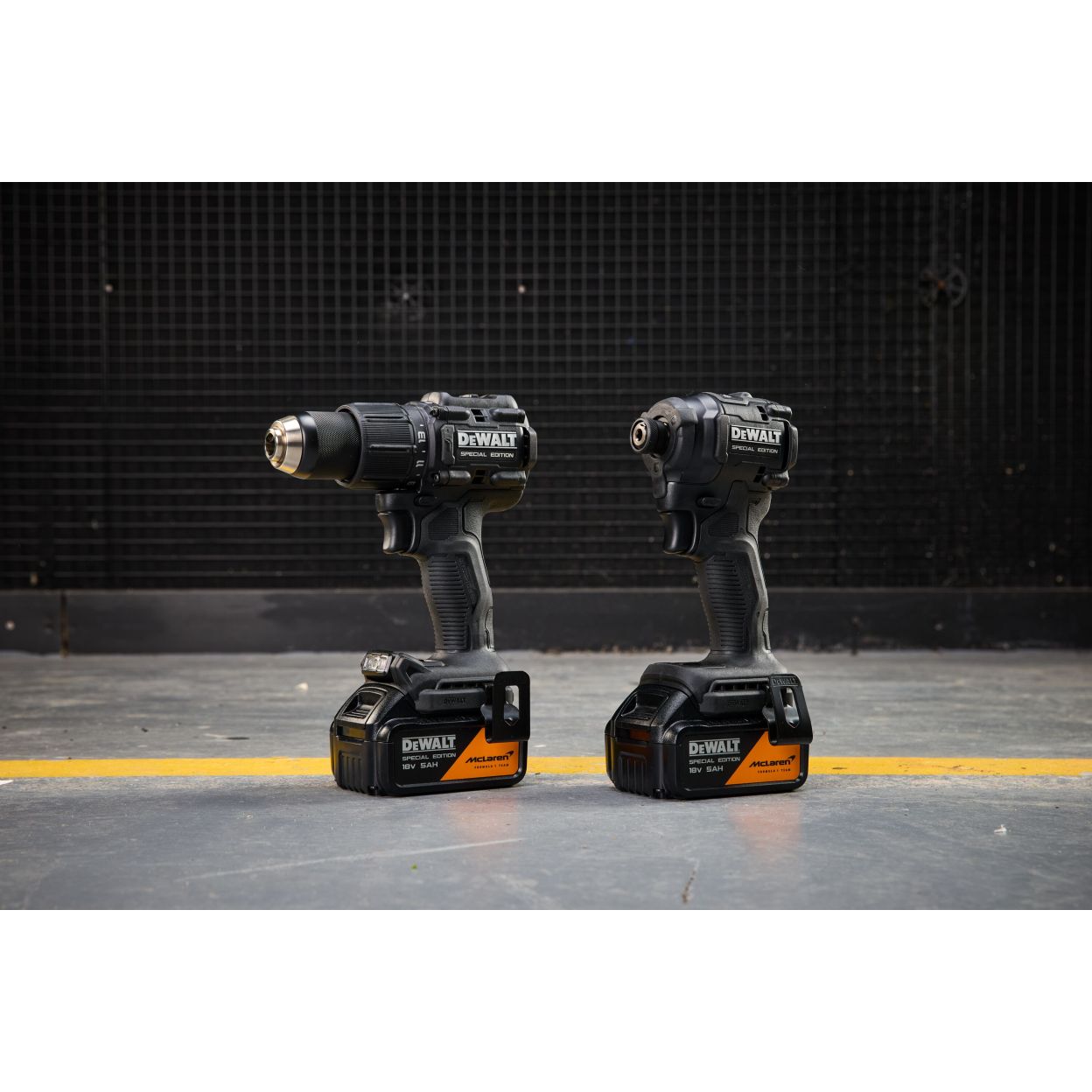 Аккумуляторный набор DEWALT McLaren Limited Edition DCK2222MP2T: дрель-шуруповерт + шуруповерт, с 2 АКБ 5 Ач и ЗУ, в кейсе TSTAK