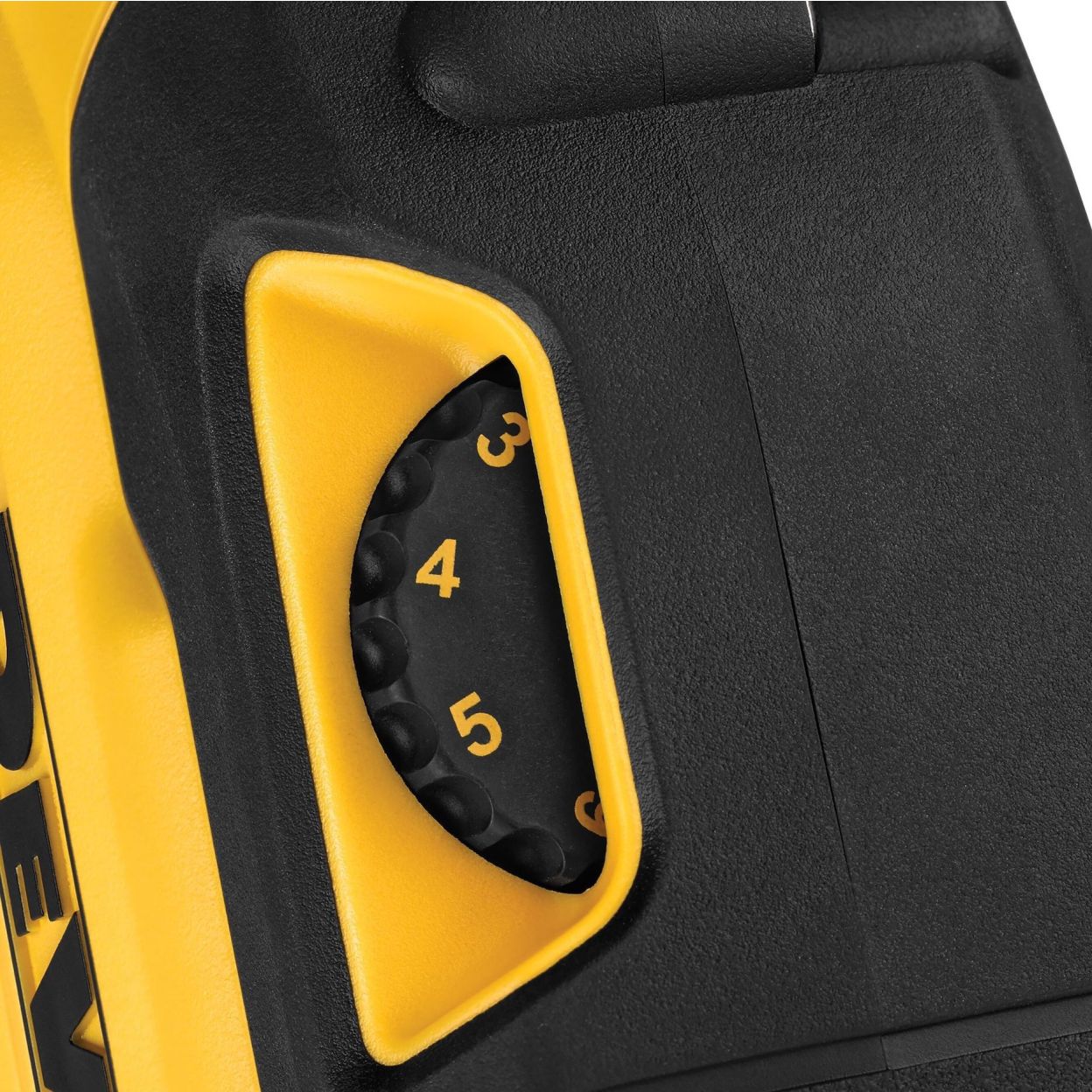 Аккумуляторная эксцентриковая шлифмашина для стен DEWALT DCE800T2, 18 В, 225 мм, 1200 кол/мин, с 2 АКБ 6 Ач и ЗУ (DCE800T2-QW)