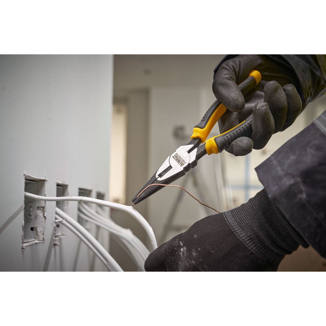 Плоскогубцы DEWALT DWHT82798-0, с удлиненными губками, 20 см