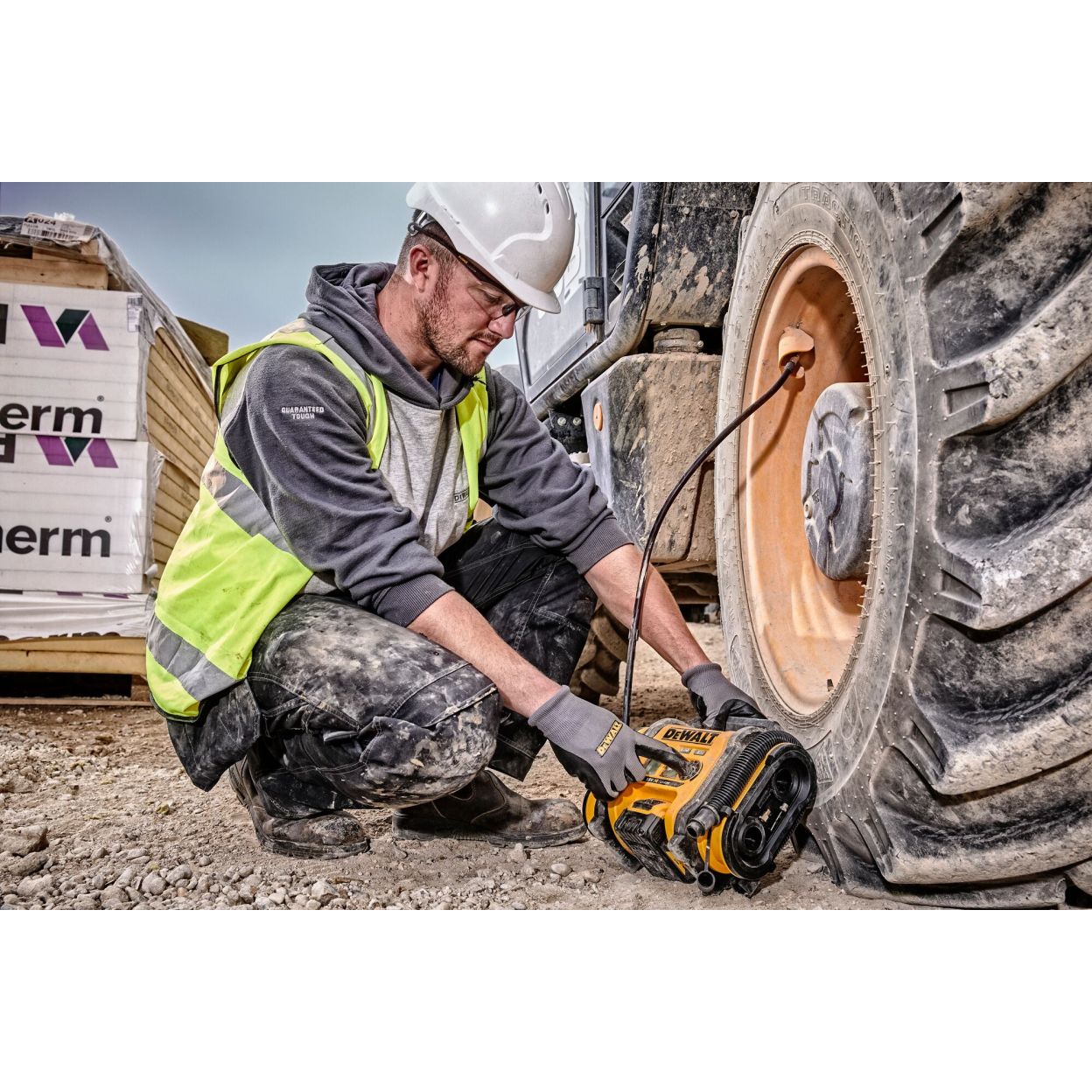 Купить DEWALT DCC018N аккумуляторный компрессор, 18 В, 11 бар, 14.7 л ...