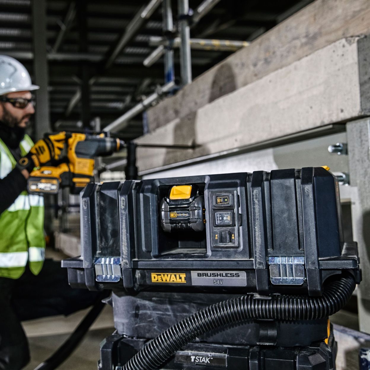Аккумуляторный строительный пылесос DEWALT DCV586MT2, 54 В, 11 л, с 2 АКБ 2 Ач и ЗУ (DCV586MT2-QW)