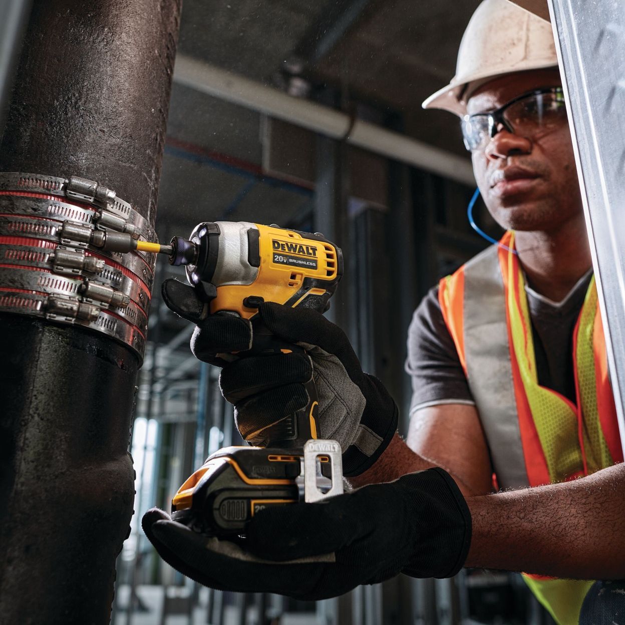 Аккумуляторный набор DEWALT DCK2062P2T, 18 В: дрель-шуруповерт DCD709 + шуруповерт DCF809, с 2 АКБ 5 Ач и ЗУ, в кейсе TSTAK